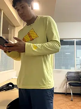 Snapshot of Brencuz chatting on September 27, 2025, 4:01 pm Brencuz online show from September 27, 2025, 4:01 pm