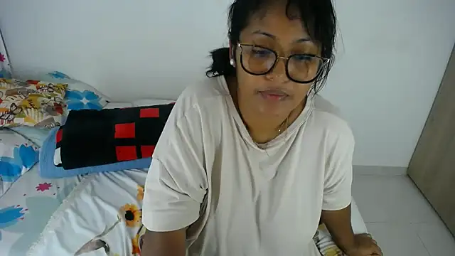 miajoseph  online show from October 3, 2025, 4:20 am