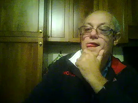 Snapshot of gianbragallini chatting on October 11, 2025, 10:08 pm gianbragallini online show from October 11, 2025, 10:08 pm