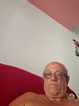 Snapshot of gianbragallini chatting on August 3, 2026, 12:32 pm gianbragallini online show from August 3, 2026, 12:32 pm