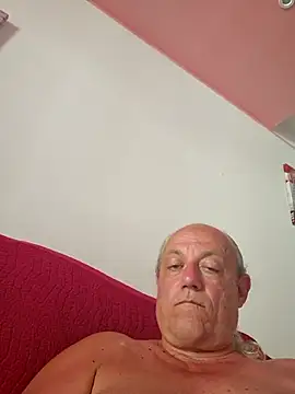 Snapshot of gianbragallini chatting on August 4, 2026, 12:41 pm gianbragallini online show from August 4, 2026, 12:41 pm