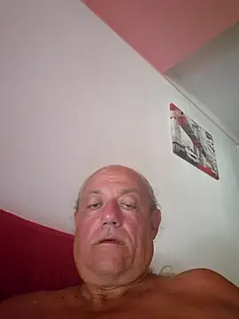 Snapshot of gianbragallini chatting on August 7, 2026, 12:07 pm gianbragallini online show from August 7, 2026, 12:07 pm