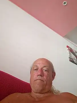Snapshot of gianbragallini chatting on August 8, 2026, 12:40 pm gianbragallini online show from August 8, 2026, 12:40 pm