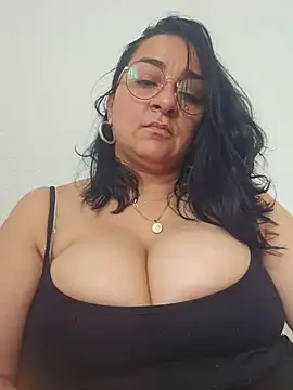 Snapshot of paulinaDiaz1 chatting on May 12, 2026, 12:57 pm paulinaDiaz1 online show from May 12, 2026, 12:57 pm