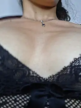 HelenHoltz online show from November 30, 2025, 1:31 am