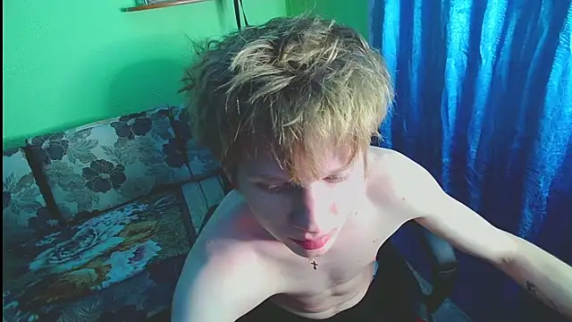 Snapshot of fameboyboo chatting on November 2, 2025, 1:24 pm fameboyboo online show from November 2, 2025, 1:24 pm