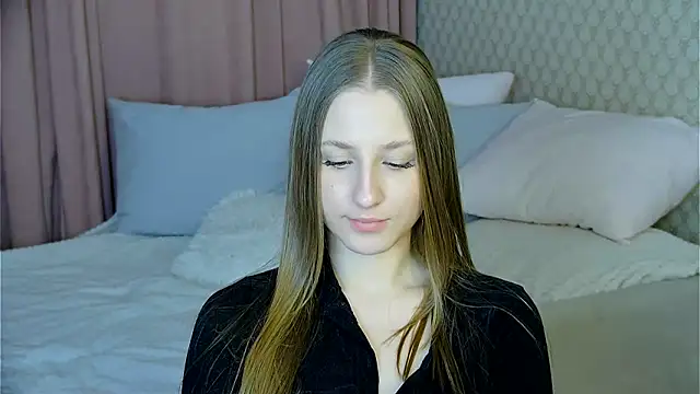 BritneyCruze online show from February 13, 2025, 11:50 am