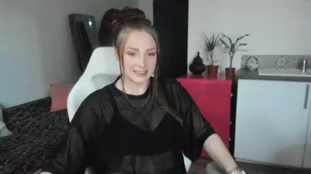 Snapshot of ce_leste__ chatting on May 6, 2026, 3:39 pm ce leste online show from May 6, 2026, 3:39 pm