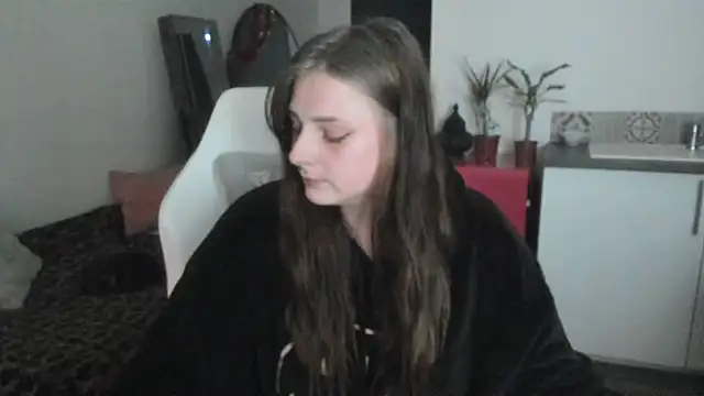 Snapshot of ce_leste__ chatting on May 7, 2026, 12:43 pm ce leste online show from May 7, 2026, 12:43 pm