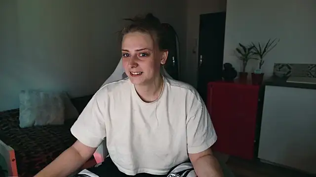Snapshot of ce_leste__ chatting on May 12, 2026, 12:57 pm ce leste online show from May 12, 2026, 12:57 pm