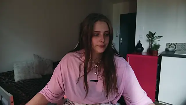 Snapshot of ce_leste__ chatting on May 20, 2026, 12:33 pm ce leste online show from May 20, 2026, 12:33 pm