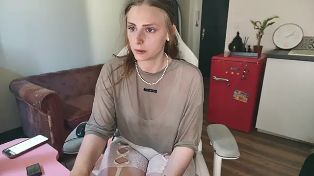 Snapshot of ce_leste__ chatting on July 21, 2026, 12:07 pm ce leste online show from July 21, 2026, 12:07 pm
