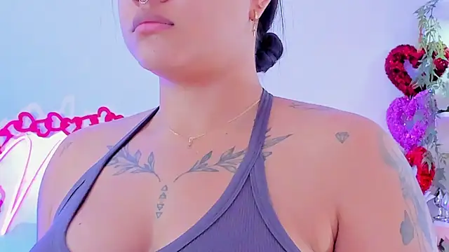 MaddyParisi online show from February 9, 2025, 8:13 pm