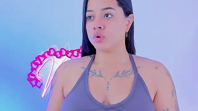 MaddyParisi online show from February 16, 2025, 5:04 pm