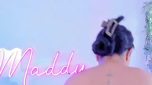 MaddyParisi online show from March 8, 2025, 7:31 pm