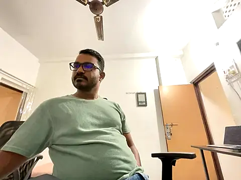 real meet girl finding in online show from December 5, 2024, 8:44 am