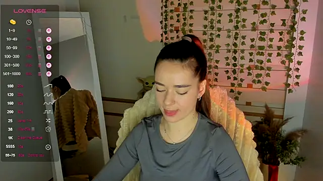 Snapshot of Bella_XO chatting on September 27, 2025, 7:02 am Bella XO online show from September 27, 2025, 7:02 am