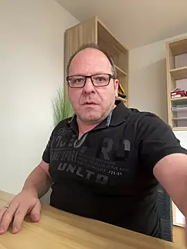 coupleLatinaLovers online show from December 20, 2024, 9:32 am