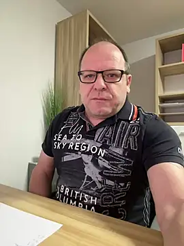 coupleLatinaLovers online show from February 20, 2025, 6:06 am