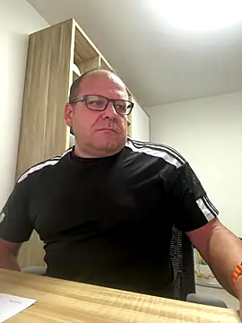 coupleLatinaLovers online show from September 15, 2025, 4:34 am