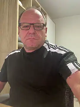 coupleLatinaLovers online show from September 18, 2025, 4:36 am