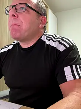 coupleLatinaLovers online show from September 24, 2025, 4:38 am