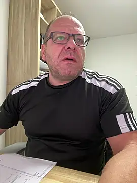 coupleLatinaLovers online show from October 1, 2025, 4:51 am