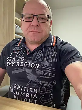 coupleLatinaLovers online show from February 19, 2026, 6:09 am