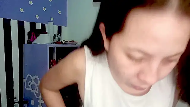 PetiteIvoryQueen19 online show from May 5, 2026, 4:09 am