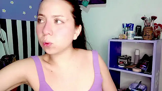 PetiteIvoryQueen19 online show from May 19, 2026, 4:08 am