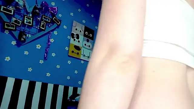 PetiteIvoryQueen19 online show from June 1, 2026, 12:23 am