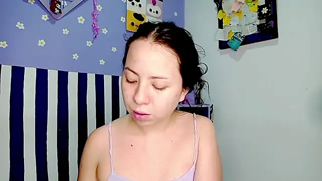 PetiteIvoryQueen19 online show from June 5, 2026, 7:25 am