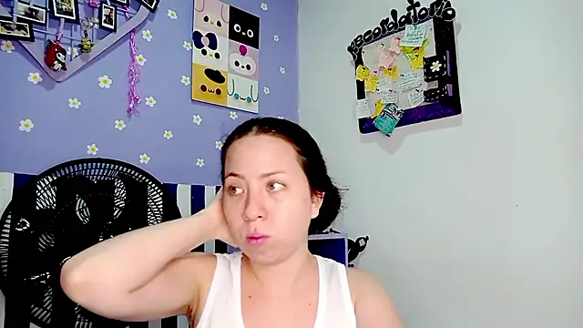 PetiteIvoryQueen19 online show from June 7, 2026, 5:22 am
