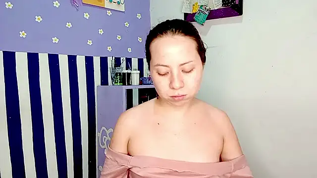 PetiteIvoryQueen19 online show from June 15, 2026, 4:58 am