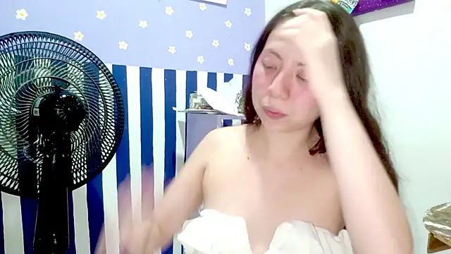 PetiteIvoryQueen19 online show from July 1, 2026, 4:14 am