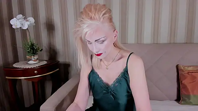 Rita Farel online show from December 15, 2025, 9:52 pm