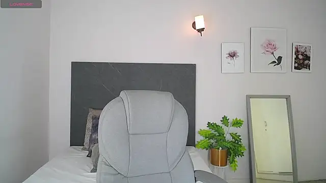 Snapshot of adhara_cortez chatting on October 22, 2025, 8:30 pm adhara cortez online show from October 22, 2025, 8:30 pm