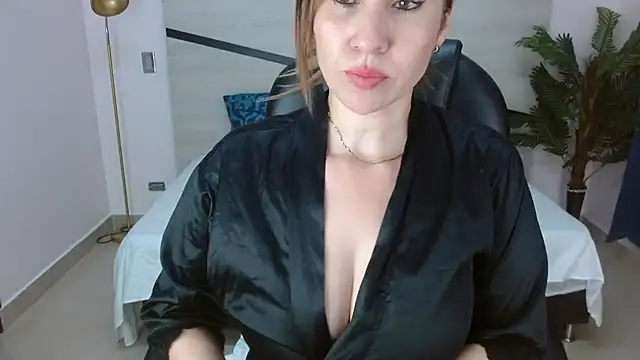 adhara cortez online show from July 6, 2026, 8:33 pm