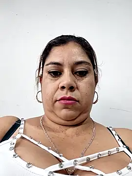 Laura-Hernandez online show from February 10, 2026, 2:21 pm