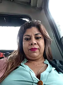 Snapshot of Laura-Hernandez chatting on May 15, 2026, 2:35 pm Laura-Hernandez online show from May 15, 2026, 2:35 pm