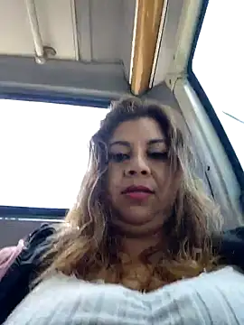 Snapshot of Laura-Hernandez chatting on June 23, 2026, 4:05 pm Laura-Hernandez online show from June 23, 2026, 4:05 pm