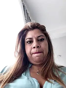 Snapshot of Laura-Hernandez chatting on June 24, 2026, 3:44 pm Laura-Hernandez online show from June 24, 2026, 3:44 pm