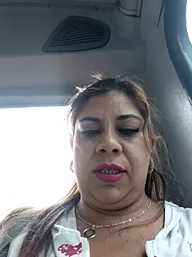 Snapshot of Laura-Hernandez chatting on June 26, 2026, 4:11 pm Laura-Hernandez online show from June 26, 2026, 4:11 pm