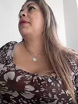 Snapshot of Laura-Hernandez chatting on July 17, 2026, 9:19 pm Laura-Hernandez online show from July 17, 2026, 9:19 pm