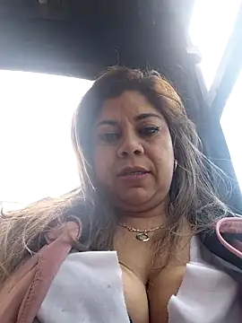 Snapshot of Laura-Hernandez chatting on July 25, 2026, 3:53 pm Laura-Hernandez online show from July 25, 2026, 3:53 pm