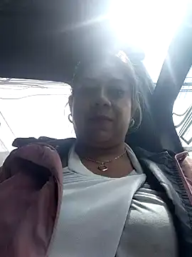 Snapshot of Laura-Hernandez chatting on July 27, 2026, 3:41 pm Laura-Hernandez online show from July 27, 2026, 3:41 pm