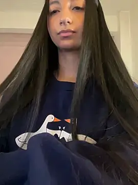 Snapshot of aly_golden_ chatting on December 21, 2024, 7:45 am aly golden online show from December 21, 2024, 7:45 am