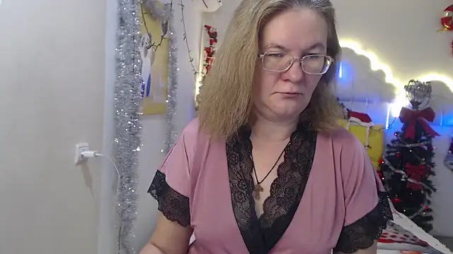 Snapshot of HolyMilfa chatting on December 13, 2024, 7:25 am HolyMilfa online show from December 13, 2024, 7:25 am