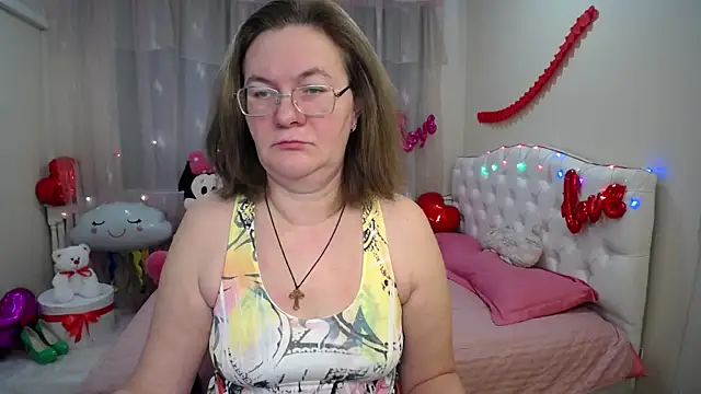 Snapshot of HolyMilfa chatting on February 12, 2025, 7:44 am HolyMilfa online show from February 12, 2025, 7:44 am