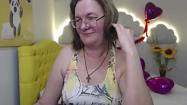 Snapshot of HolyMilfa chatting on February 14, 2025, 4:41 pm HolyMilfa online show from February 14, 2025, 4:41 pm